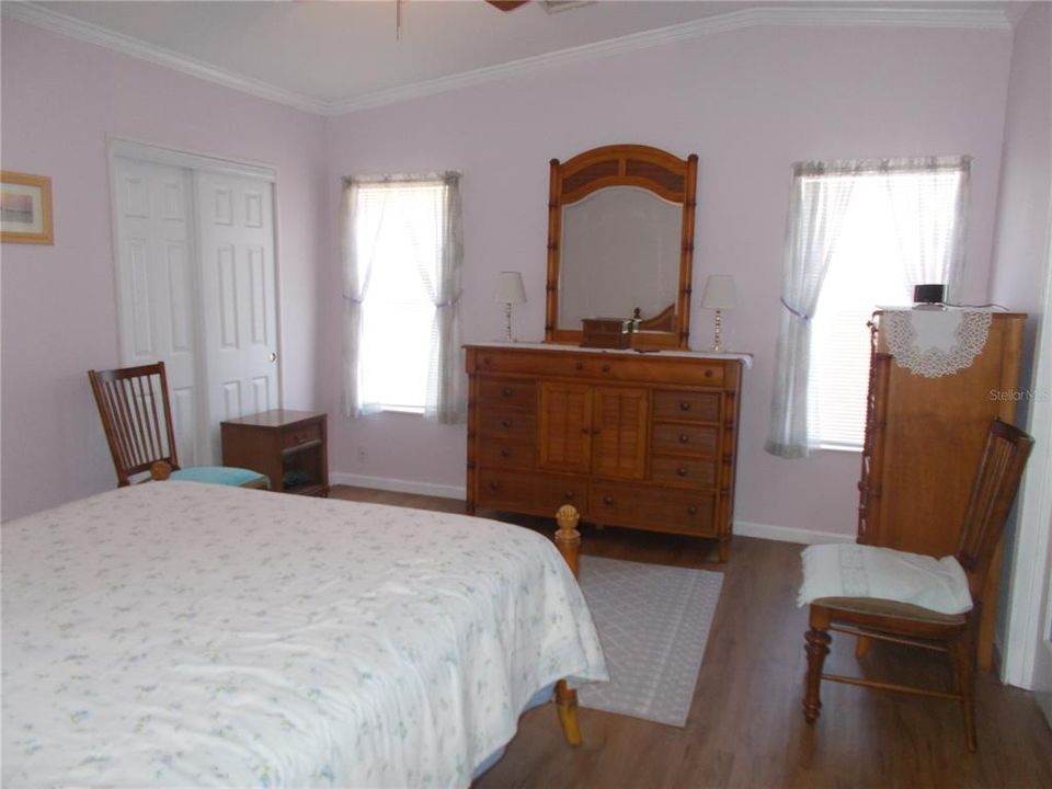 合同活跃: $199,900 (2 贝兹, 2 浴室, 1445 平方英尺)