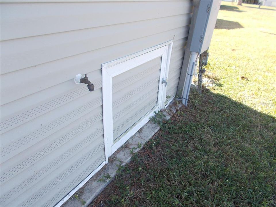 合同活跃: $199,900 (2 贝兹, 2 浴室, 1445 平方英尺)