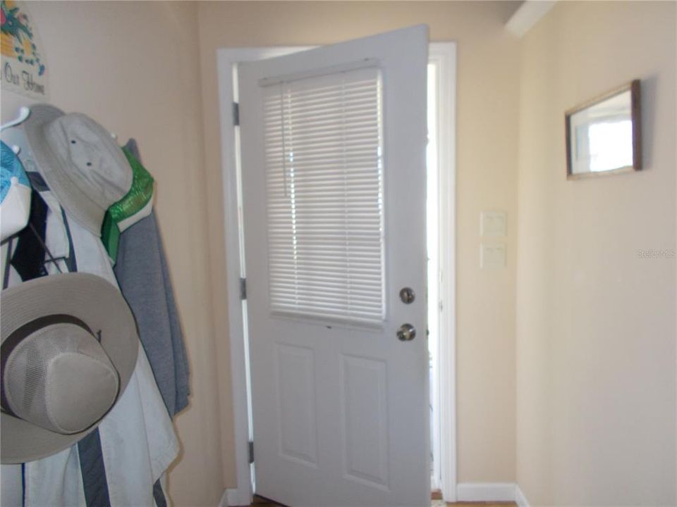 合同活跃: $199,900 (2 贝兹, 2 浴室, 1445 平方英尺)