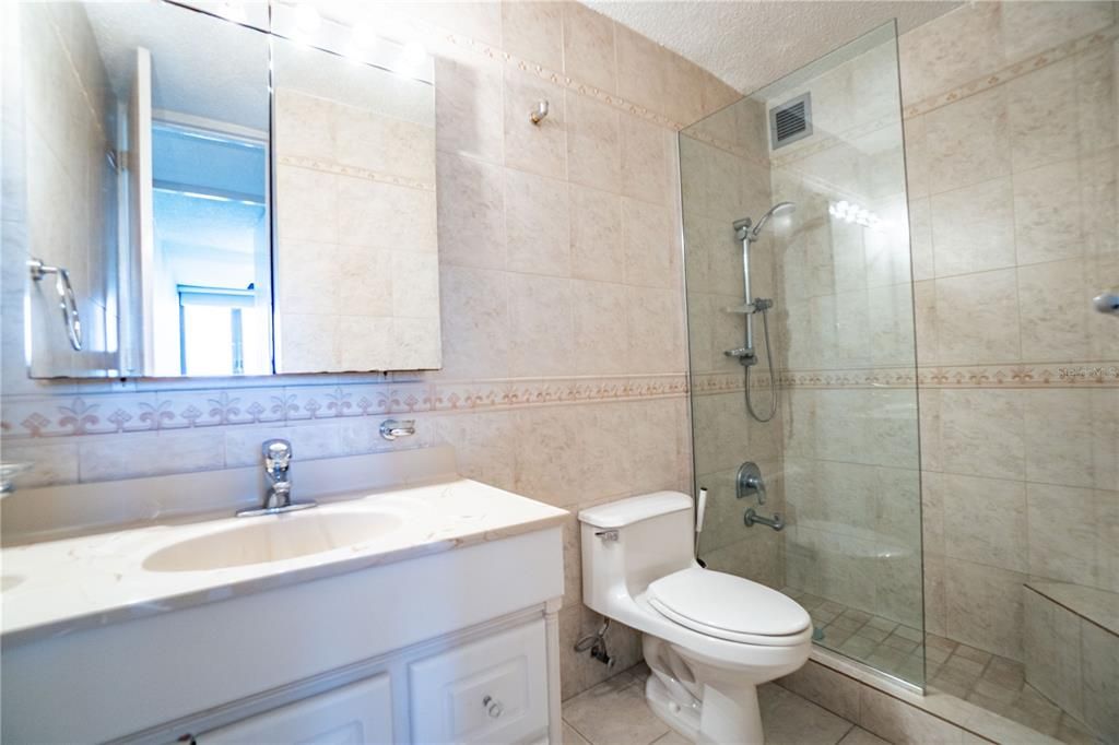 В аренду: $2,100 (2 спален, 2 ванн, 960 Квадратных фут)