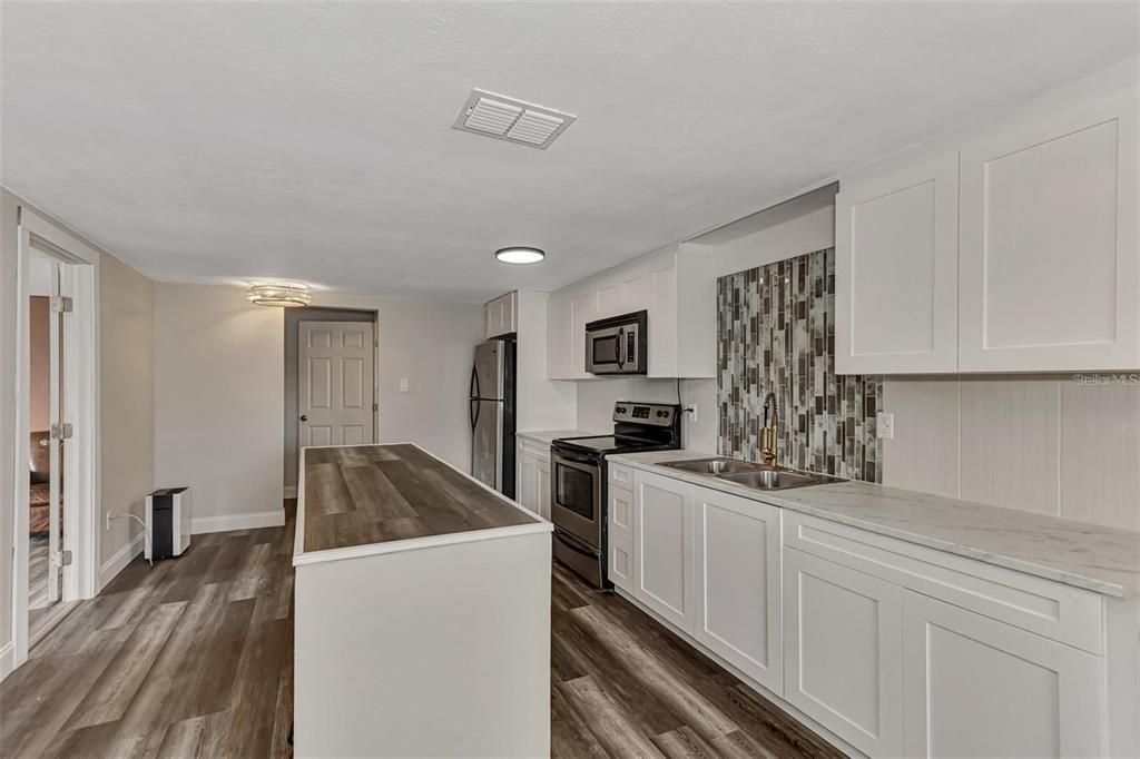 出租: $1,600 (2 贝兹, 1 浴室, 800 平方英尺)