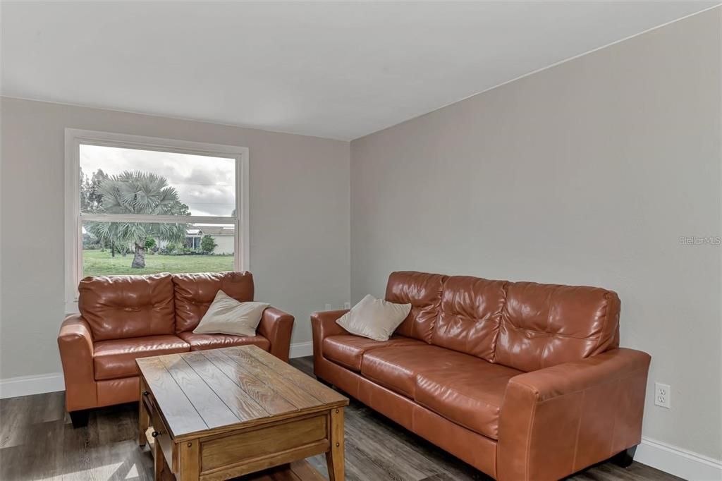 出租: $1,600 (2 贝兹, 1 浴室, 800 平方英尺)