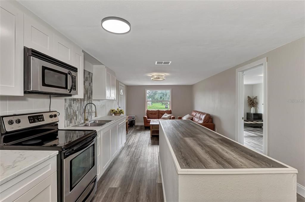 出租: $1,600 (2 贝兹, 1 浴室, 800 平方英尺)