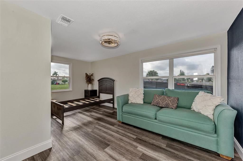 出租: $1,600 (2 贝兹, 1 浴室, 800 平方英尺)