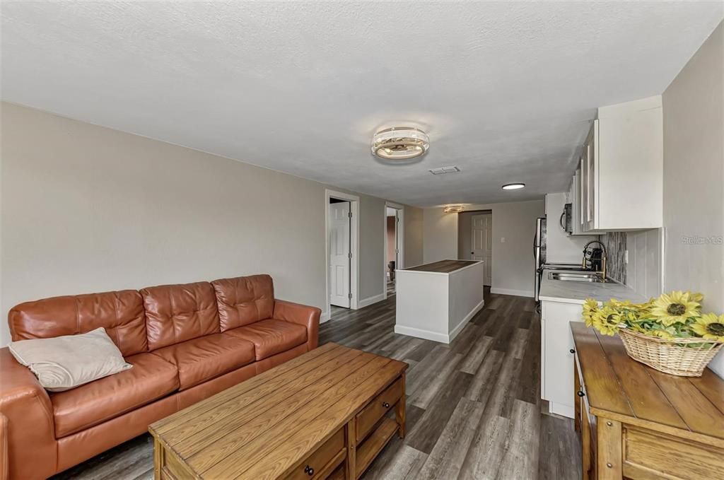 出租: $1,600 (2 贝兹, 1 浴室, 800 平方英尺)