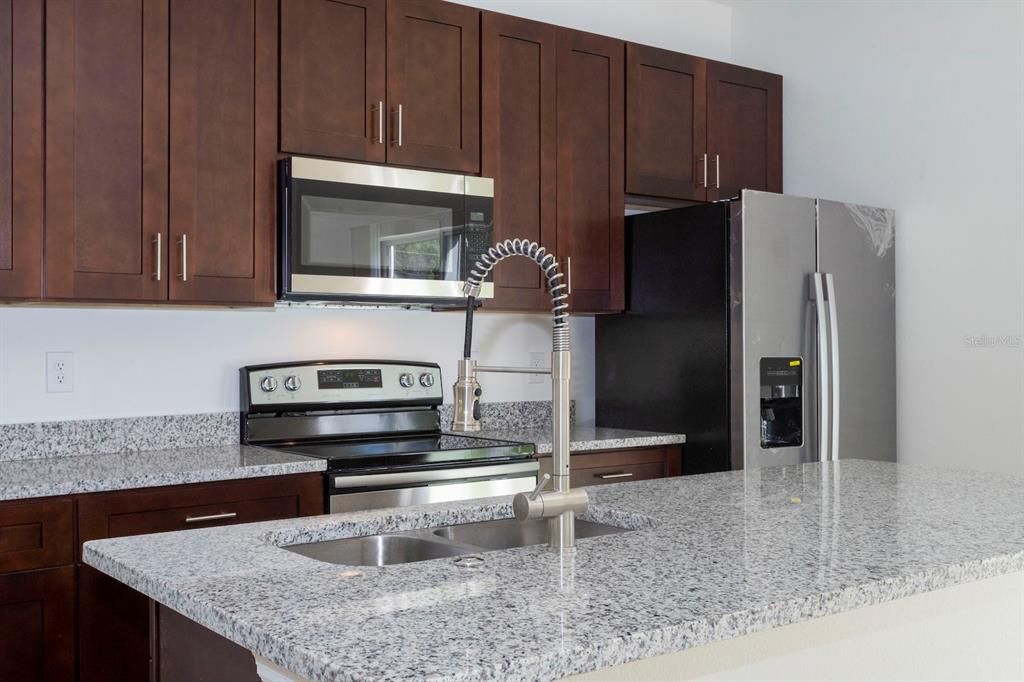 For Rent: $1,850 (4 beds, 2 baths, 1578 Square Feet)