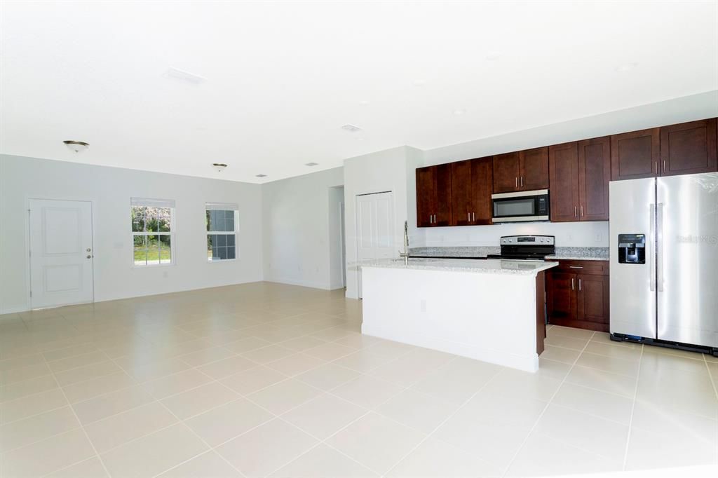 For Rent: $1,850 (4 beds, 2 baths, 1578 Square Feet)