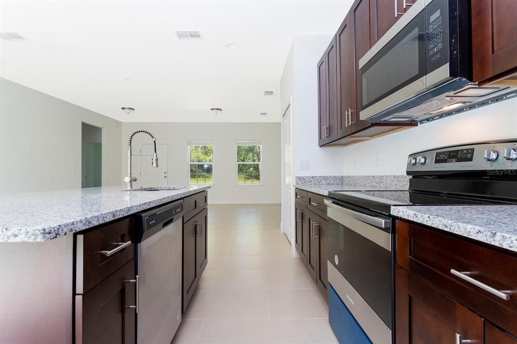 For Rent: $1,850 (4 beds, 2 baths, 1578 Square Feet)