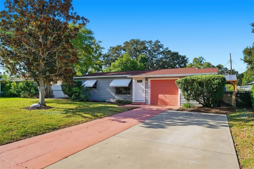 Под контрактом: $299,000 (2 спален, 1 ванн, 1061 Квадратных фут)