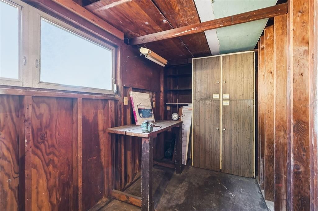 Под контрактом: $299,000 (2 спален, 1 ванн, 1061 Квадратных фут)