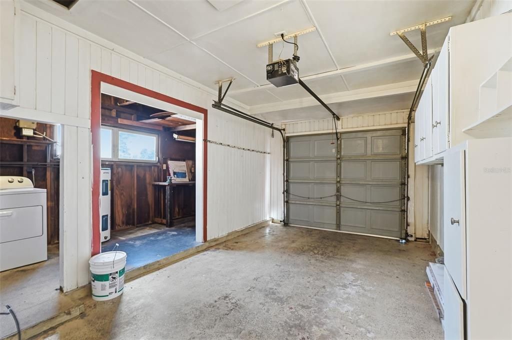 Под контрактом: $299,000 (2 спален, 1 ванн, 1061 Квадратных фут)