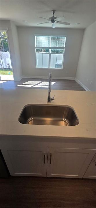 出租: $2,345 (3 贝兹, 2 浴室, 1898 平方英尺)