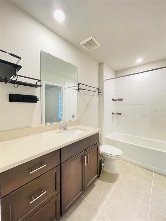 Active With Contract: $1,650 (2 beds, 1 baths, 1574 Square Feet)