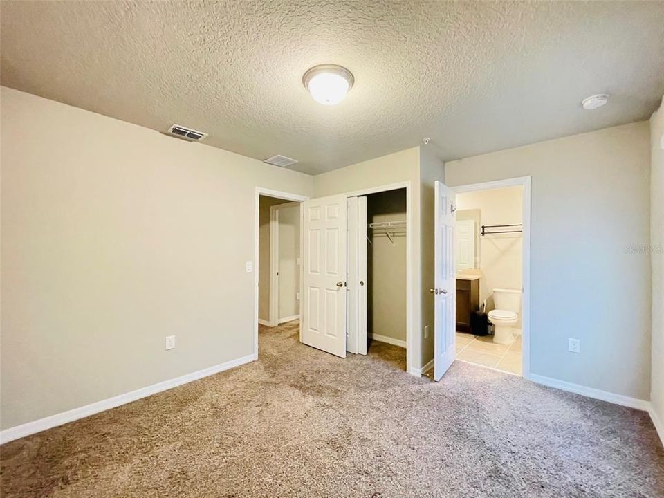 Active With Contract: $1,650 (2 beds, 1 baths, 1574 Square Feet)