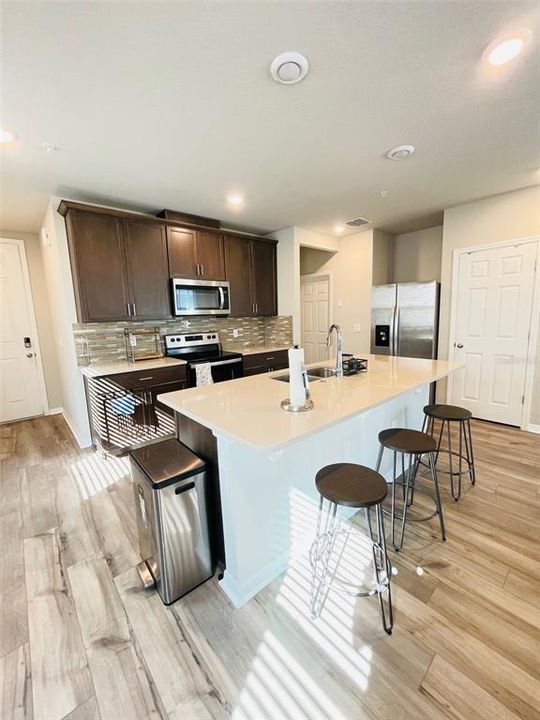 Active With Contract: $1,650 (2 beds, 1 baths, 1574 Square Feet)