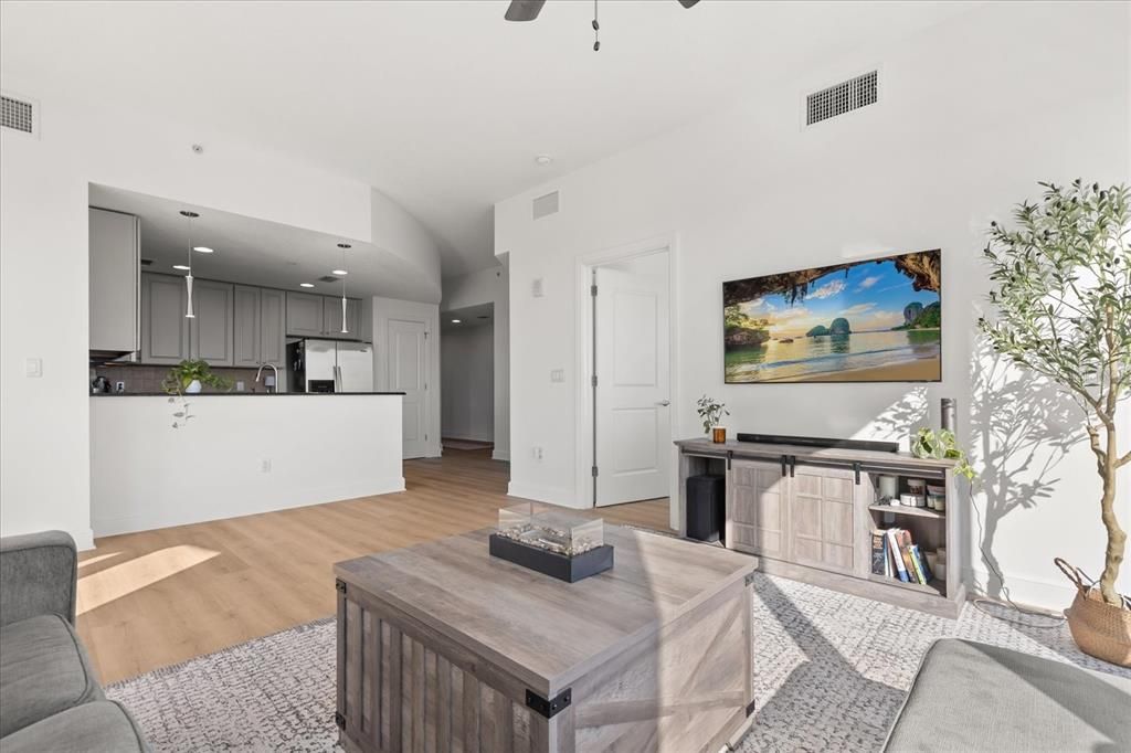 For Sale: $284,990 (2 beds, 2 baths, 1198 Square Feet)