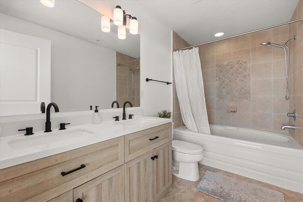 For Sale: $284,990 (2 beds, 2 baths, 1198 Square Feet)