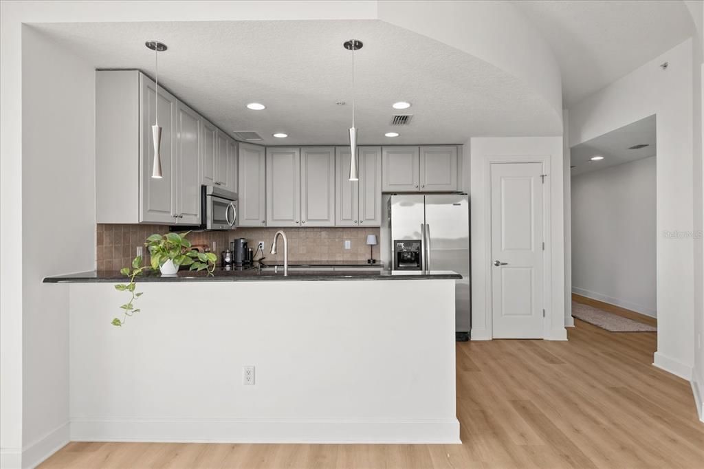 For Sale: $284,990 (2 beds, 2 baths, 1198 Square Feet)