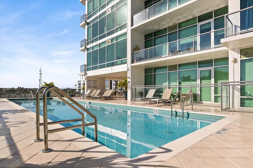 For Sale: $284,990 (2 beds, 2 baths, 1198 Square Feet)