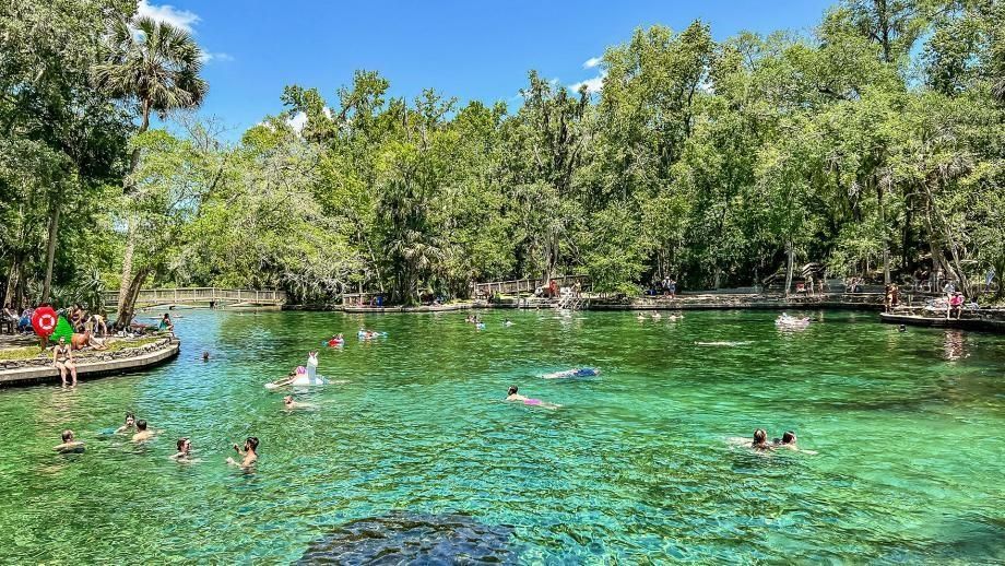 En Venta: $629,999 (4 camas, 2 baños, 3047 Pies cuadrados)