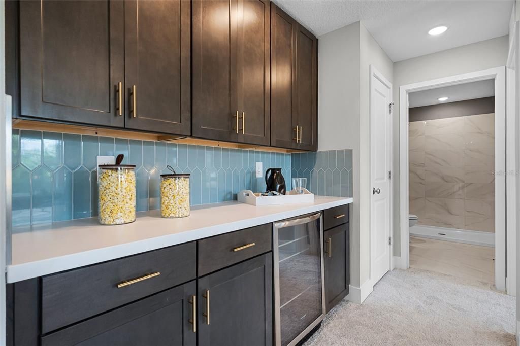 En Venta: $629,999 (4 camas, 2 baños, 3047 Pies cuadrados)