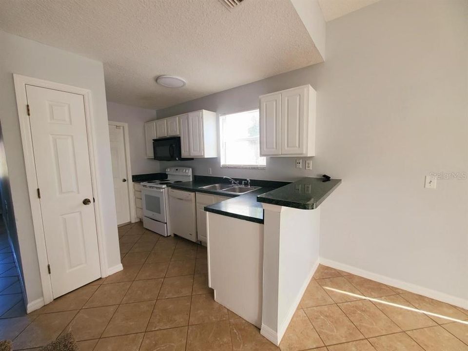 En Renta: $2,535 (3 camas, 3 baños, 1668 Pies cuadrados)