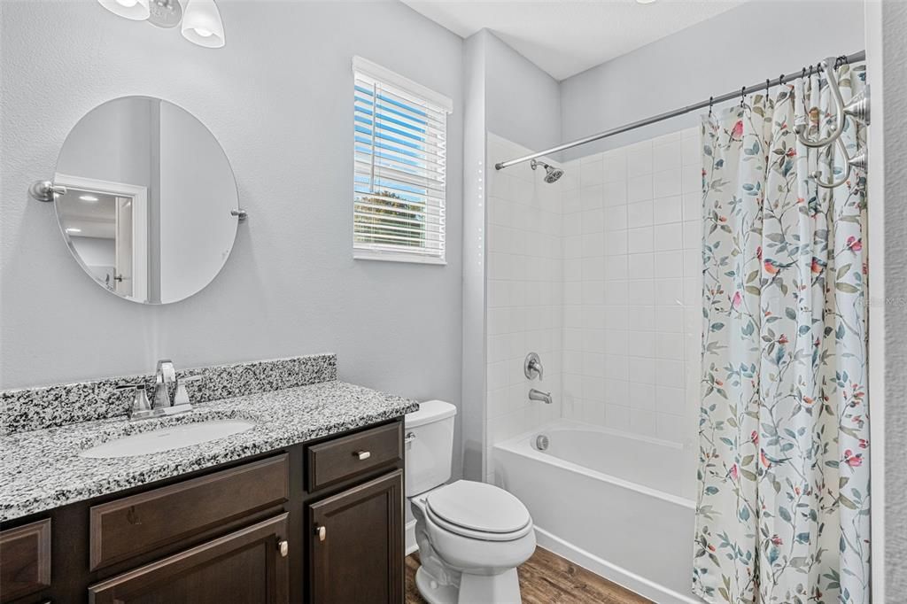 合同活跃: $570,000 (4 贝兹, 3 浴室, 2438 平方英尺)