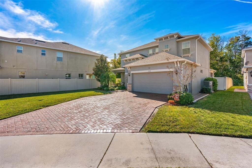 合同活跃: $570,000 (4 贝兹, 3 浴室, 2438 平方英尺)