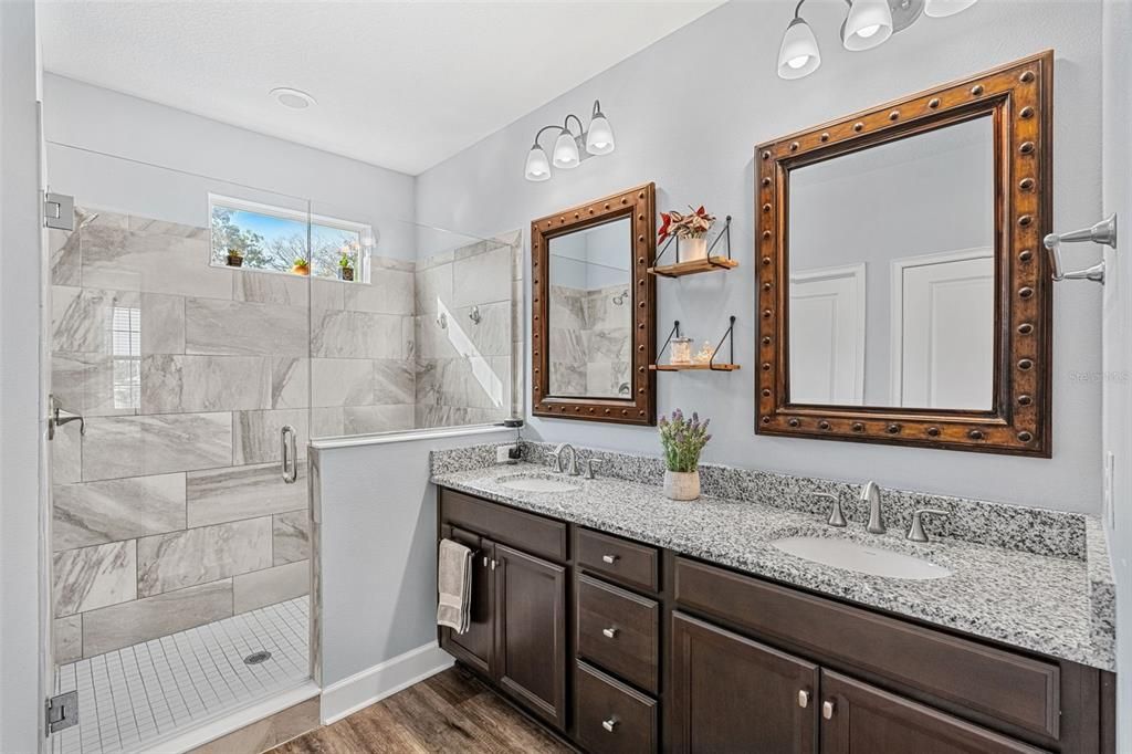 合同活跃: $570,000 (4 贝兹, 3 浴室, 2438 平方英尺)