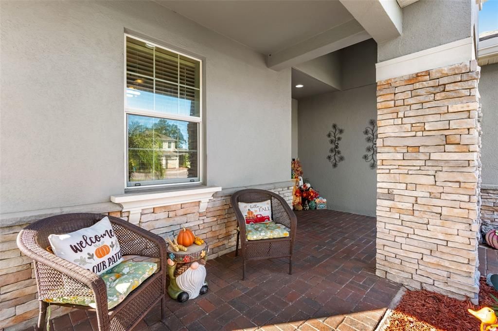 合同活跃: $570,000 (4 贝兹, 3 浴室, 2438 平方英尺)