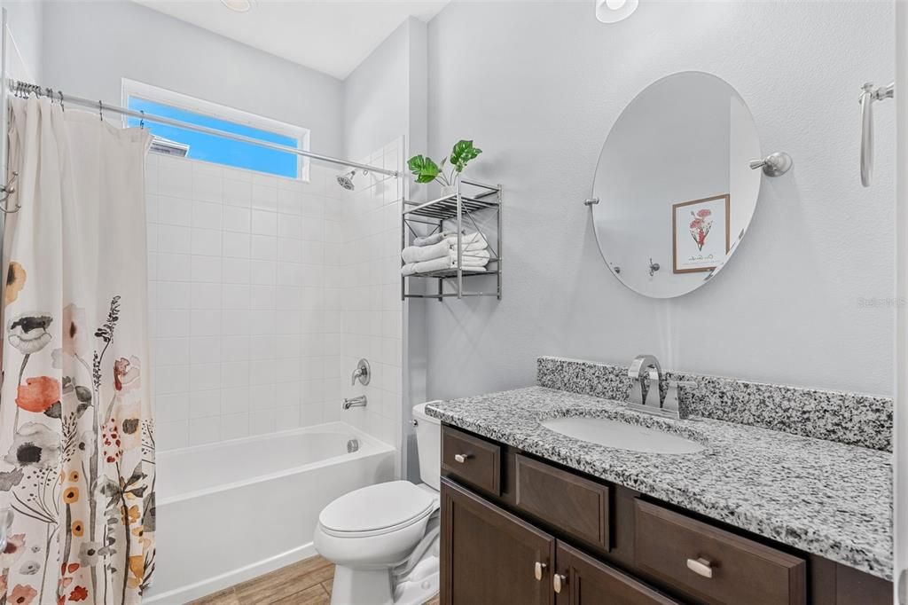 合同活跃: $570,000 (4 贝兹, 3 浴室, 2438 平方英尺)