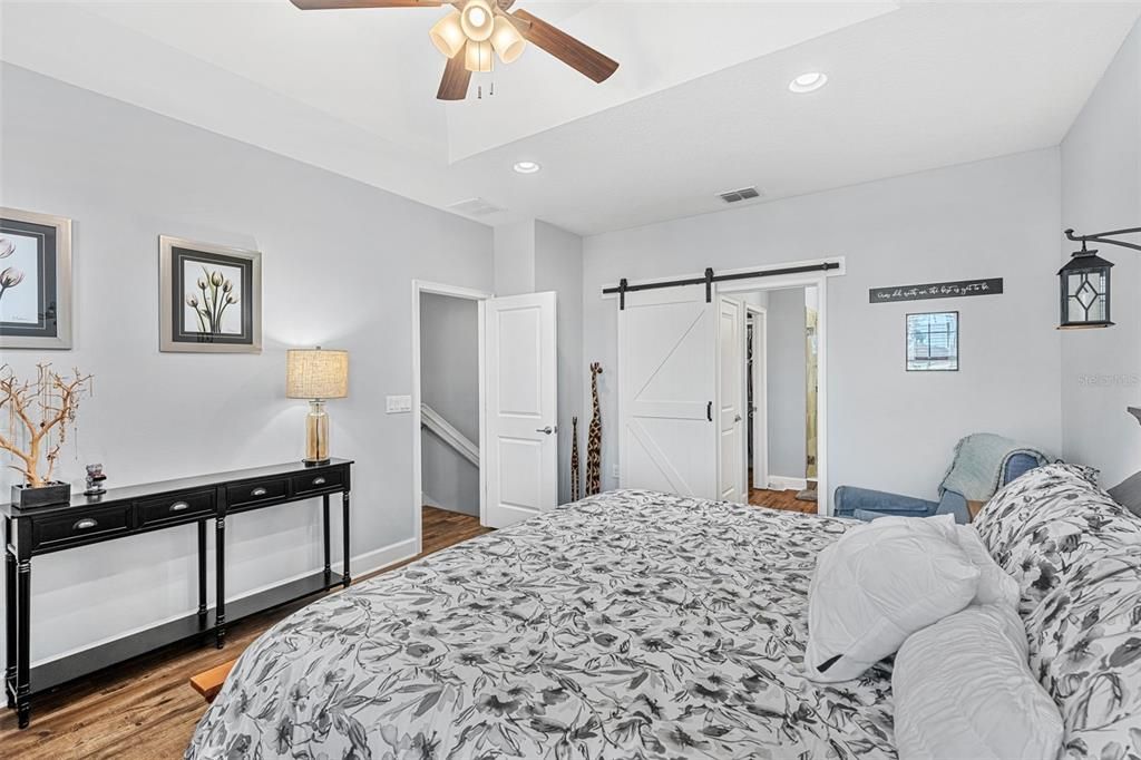 合同活跃: $570,000 (4 贝兹, 3 浴室, 2438 平方英尺)