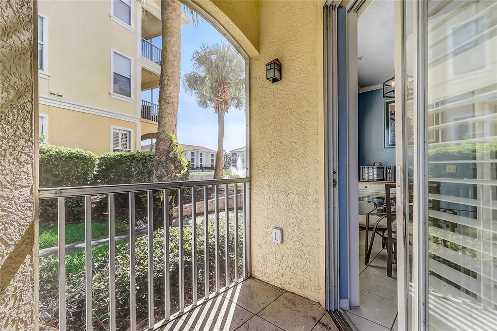 For Sale: $174,000 (1 beds, 1 baths, 707 Square Feet)