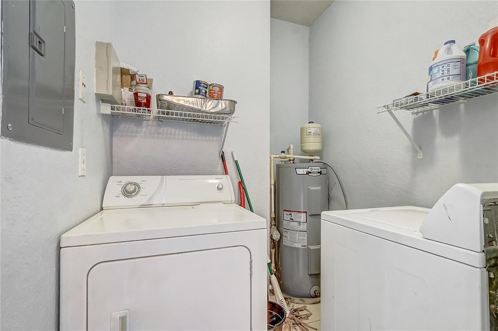 For Sale: $174,000 (1 beds, 1 baths, 707 Square Feet)