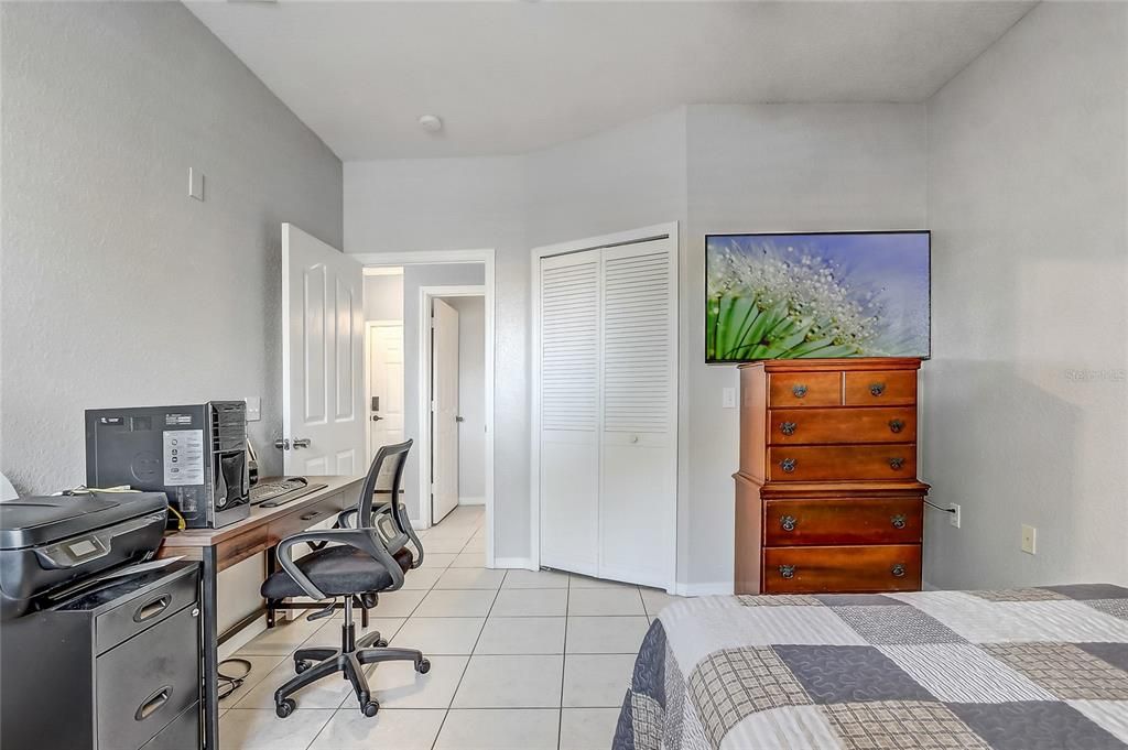 For Sale: $174,000 (1 beds, 1 baths, 707 Square Feet)