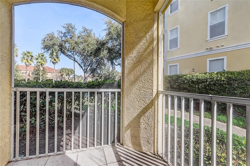 For Sale: $174,000 (1 beds, 1 baths, 707 Square Feet)