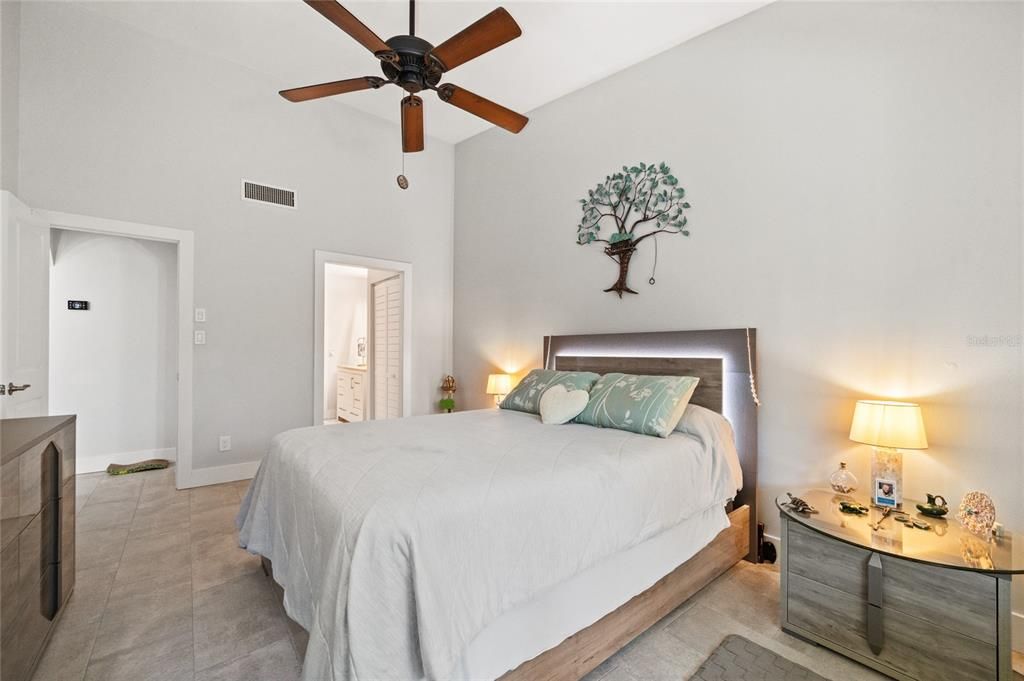 待售: $339,900 (2 贝兹, 2 浴室, 1129 平方英尺)