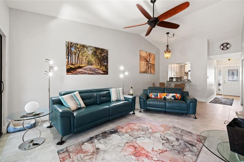 待售: $339,900 (2 贝兹, 2 浴室, 1129 平方英尺)