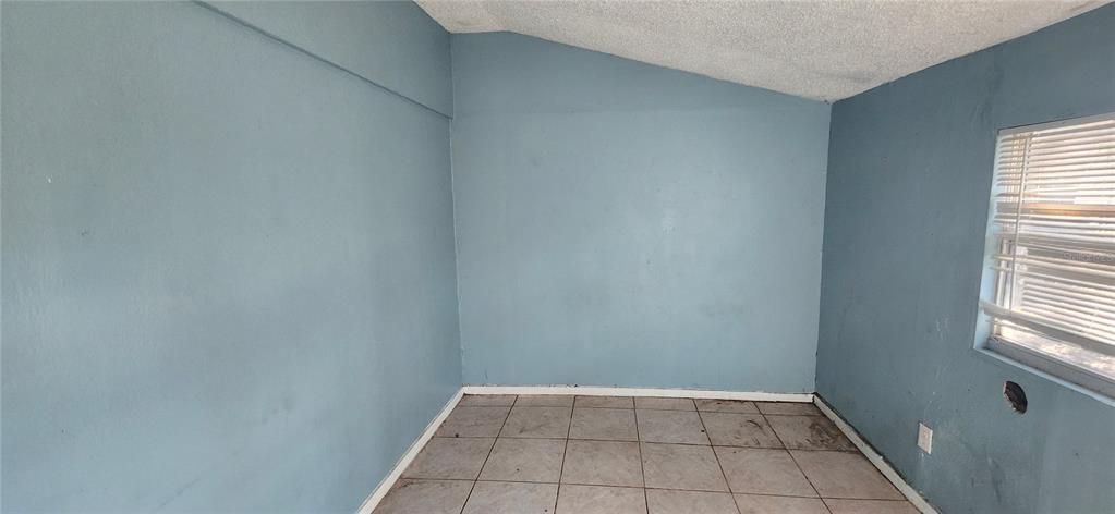 待售: $160,000 (6 贝兹, 3 浴室, 1782 平方英尺)