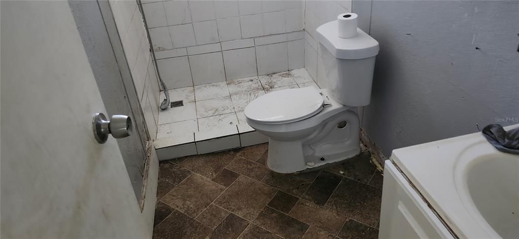 待售: $160,000 (6 贝兹, 3 浴室, 1782 平方英尺)