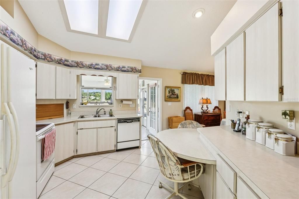 For Sale: $257,000 (2 beds, 2 baths, 1514 Square Feet)