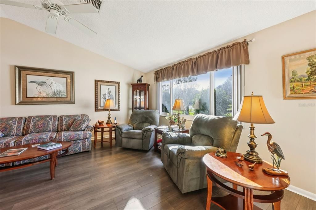 For Sale: $257,000 (2 beds, 2 baths, 1514 Square Feet)