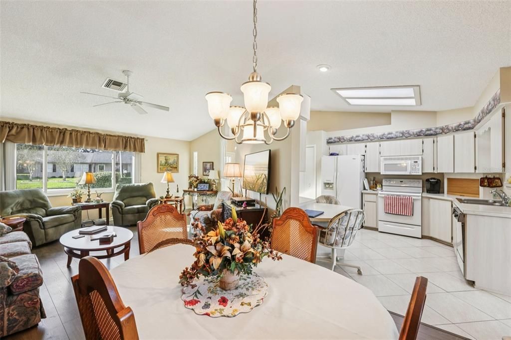 For Sale: $257,000 (2 beds, 2 baths, 1514 Square Feet)