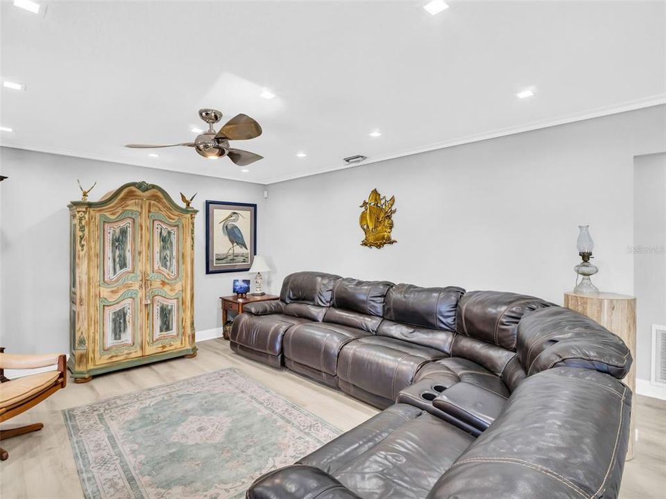 For Sale: $899,000 (4 beds, 3 baths, 1612 Square Feet)