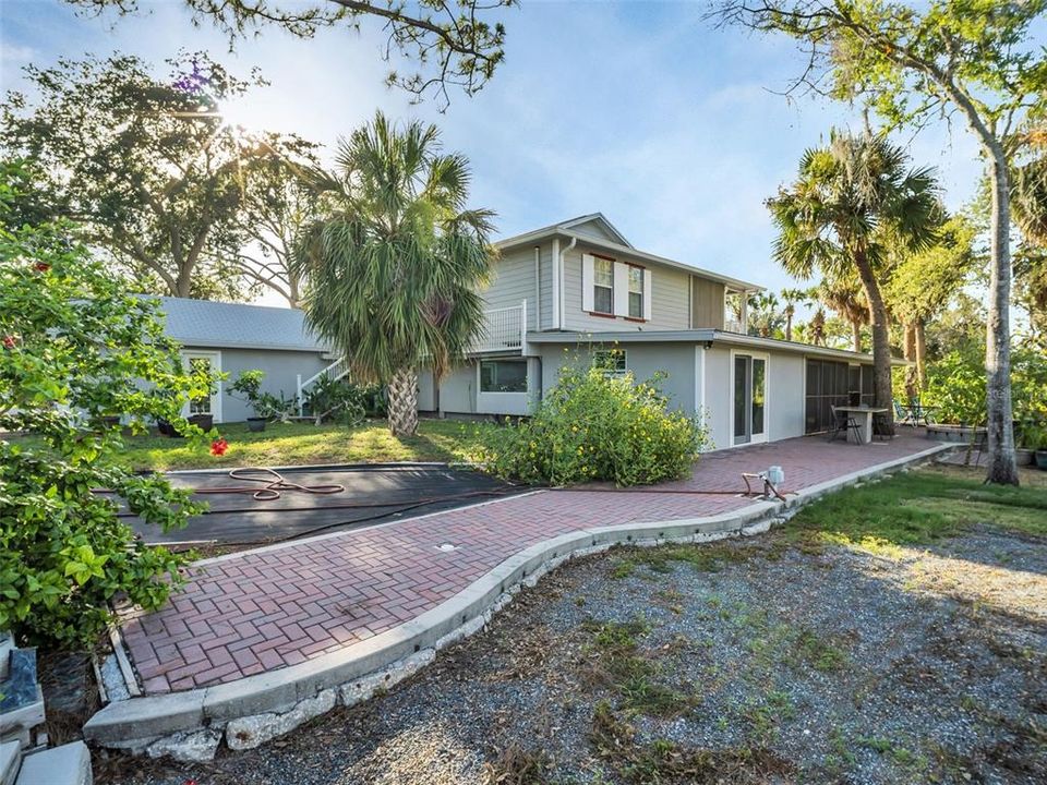 For Sale: $899,000 (4 beds, 3 baths, 1612 Square Feet)