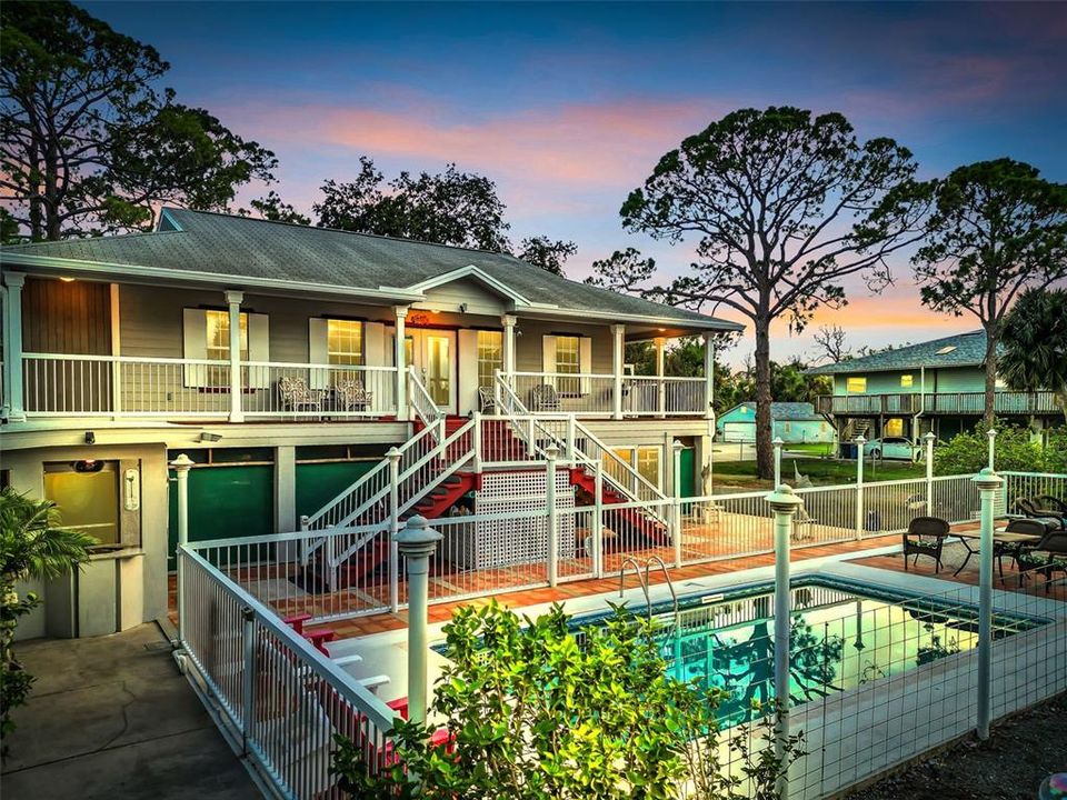 For Sale: $899,000 (4 beds, 3 baths, 1612 Square Feet)