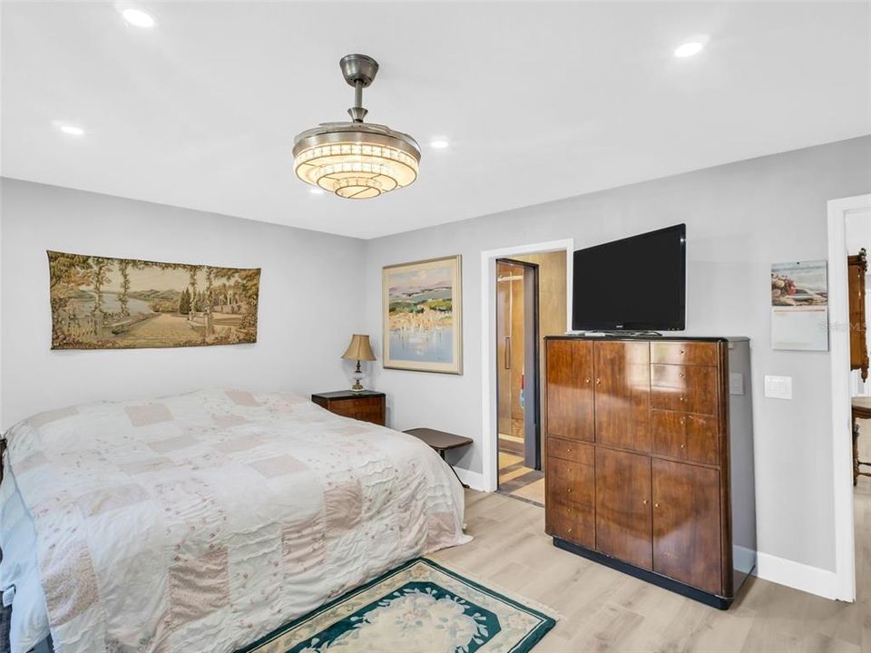 For Sale: $899,000 (4 beds, 3 baths, 1612 Square Feet)