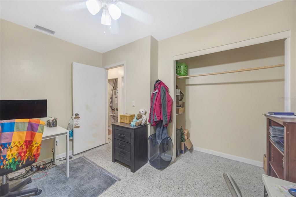 Active With Contract: $220,000 (2 beds, 1 baths, 848 Square Feet)