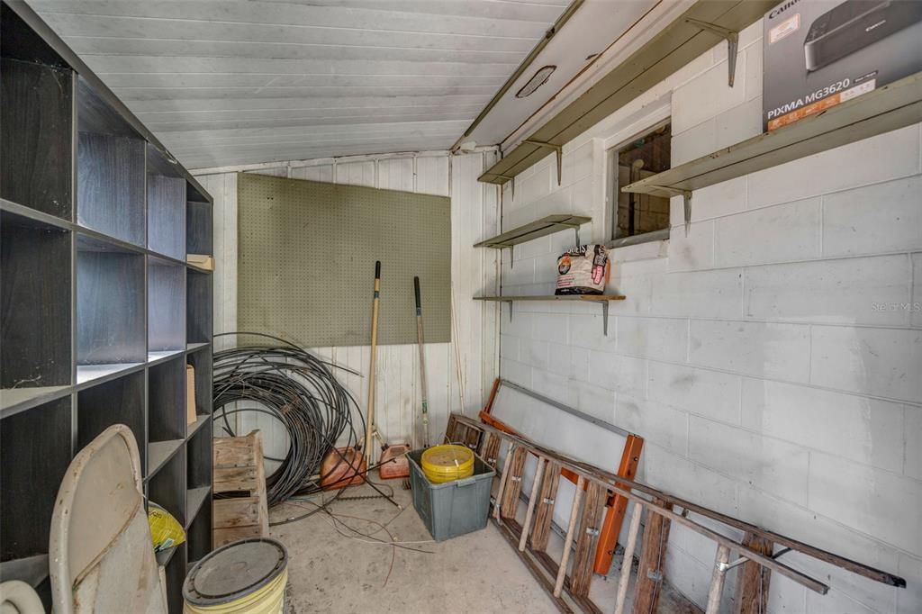 Active With Contract: $220,000 (2 beds, 1 baths, 848 Square Feet)