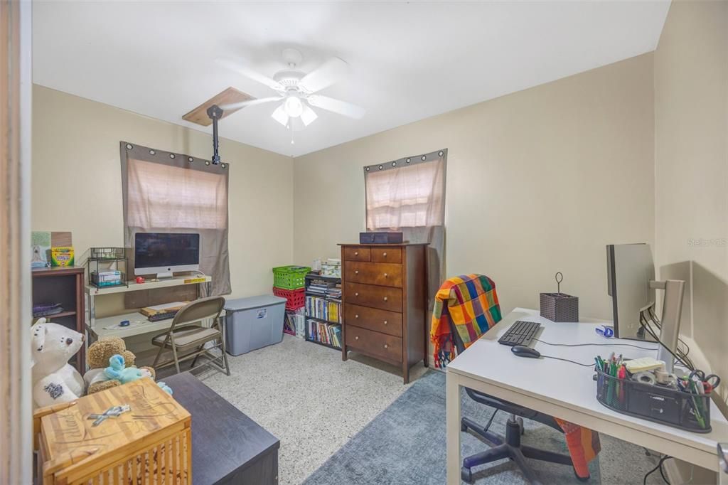 Active With Contract: $220,000 (2 beds, 1 baths, 848 Square Feet)